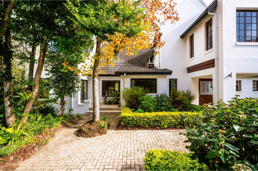 5 Bedroom Property for Sale in Theescombe Eastern Cape